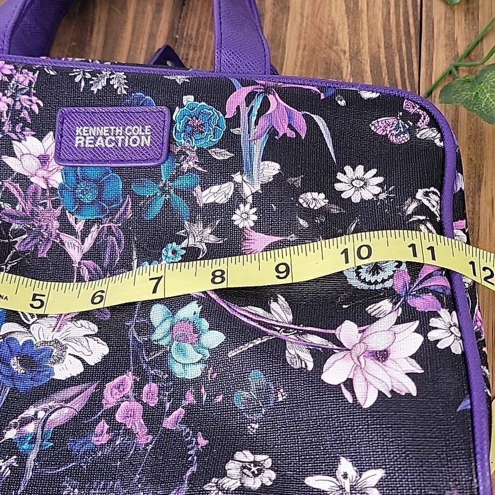 Kenneth Cole. Reaction. Travel Bag. Floral. EUC - Picture 9 of 10